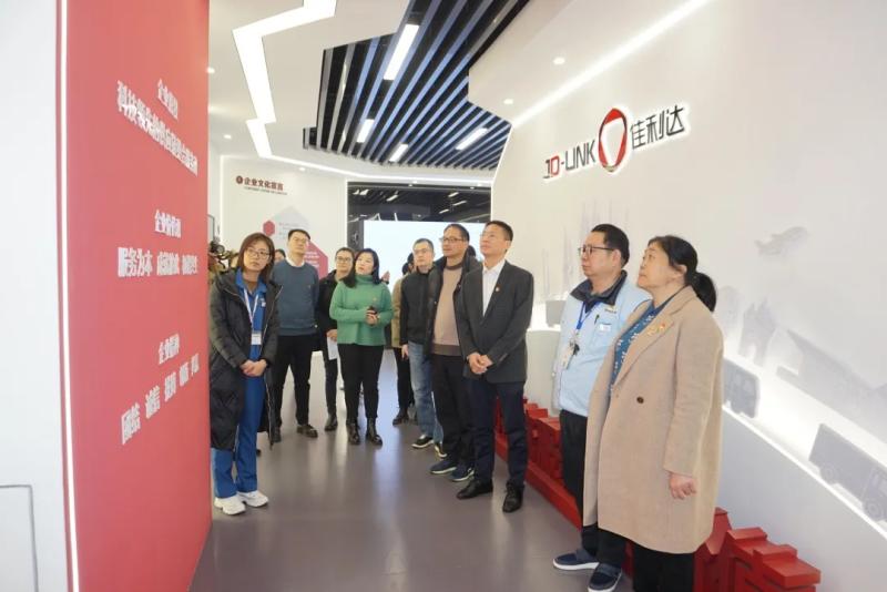 ��н�𡱵���ͬ����ѧ���������⵳���˶�